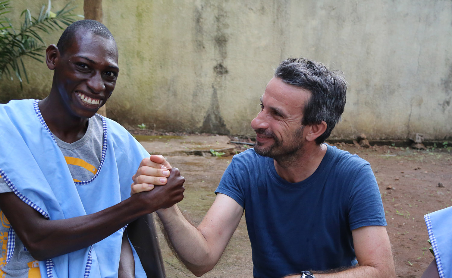 Thierry Barbaut en Novembre 2015 dans un centre de soins pour handicapés en Guinée Conakry